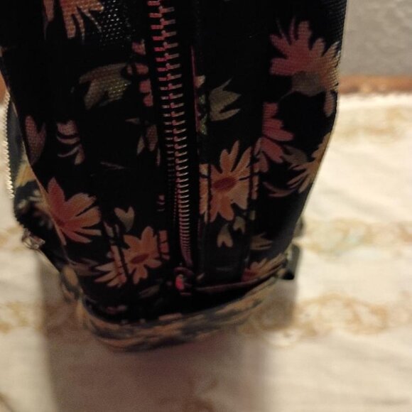 No Boundaries Women's Dome Backpack, Black Sunflower - Picture 4 of 5